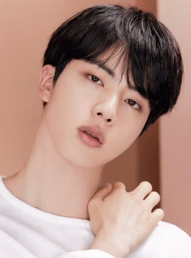진, 화보에서도 넘치는 분위기