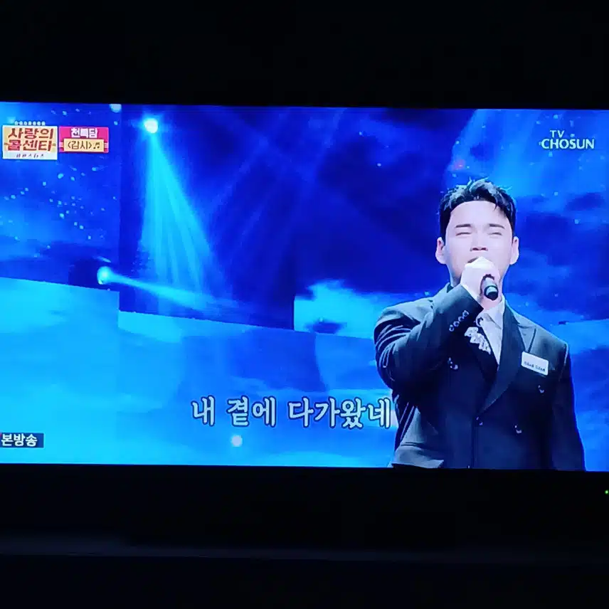 천록담 목소리는 참 딴딴하고 인상적이에요
