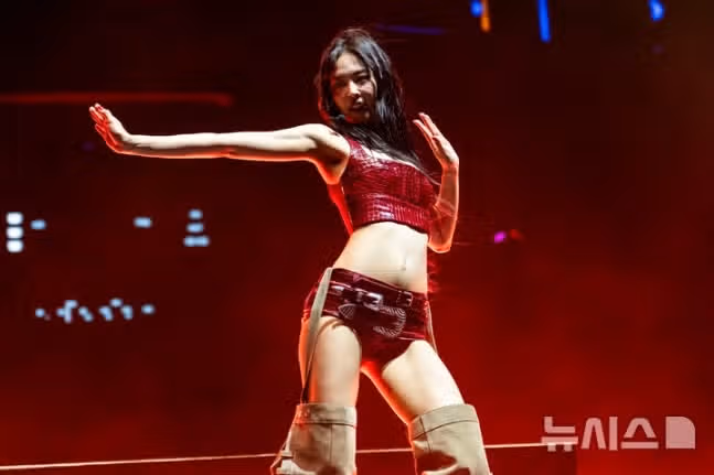 제니 '루비' 美 롤링스톤 선정 '올해의 음반'으로!! 