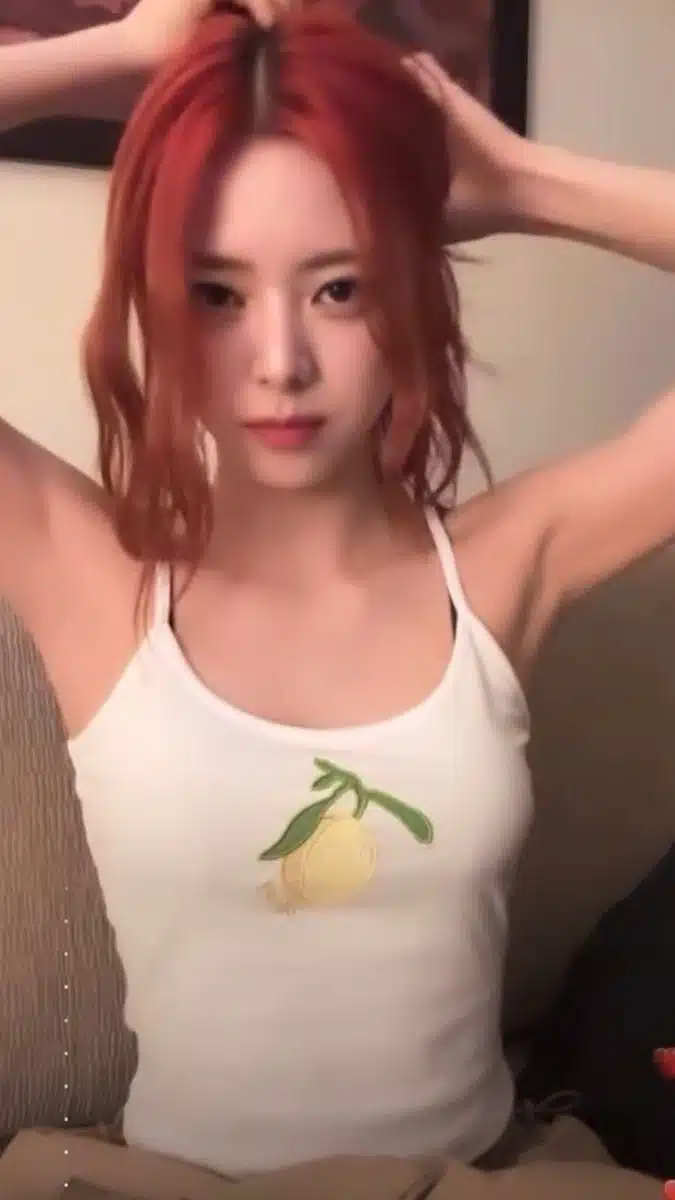 女子组合 Celestial Karina VS Yuna