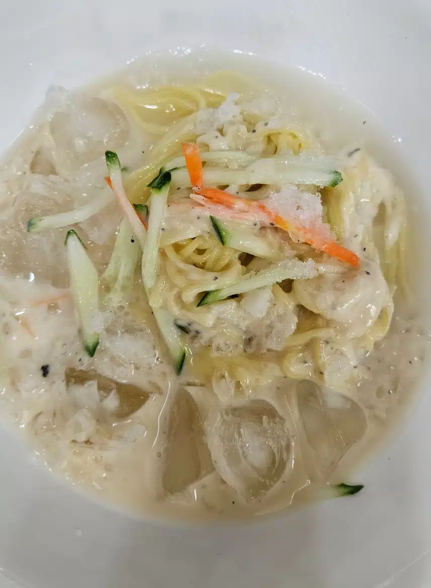 흑임자 콩국수 한 그릇 