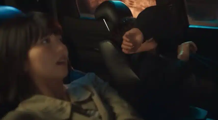잠복수사 장면 보는데 웃음이 나오네요