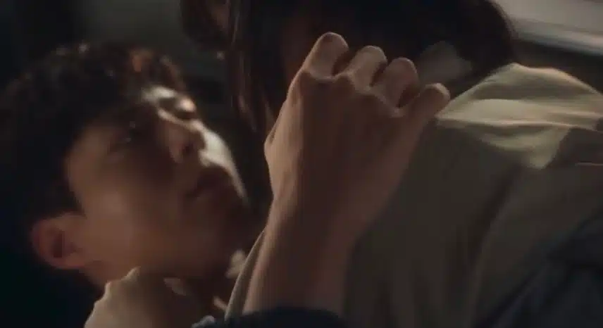 잠복수사 장면 보는데 웃음이 나오네요