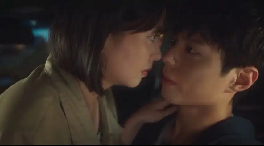 잠복수사 장면 보는데 웃음이 나오네요
