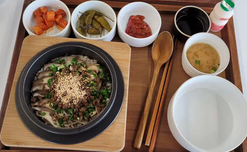 냉모밀과 버섯솥밥