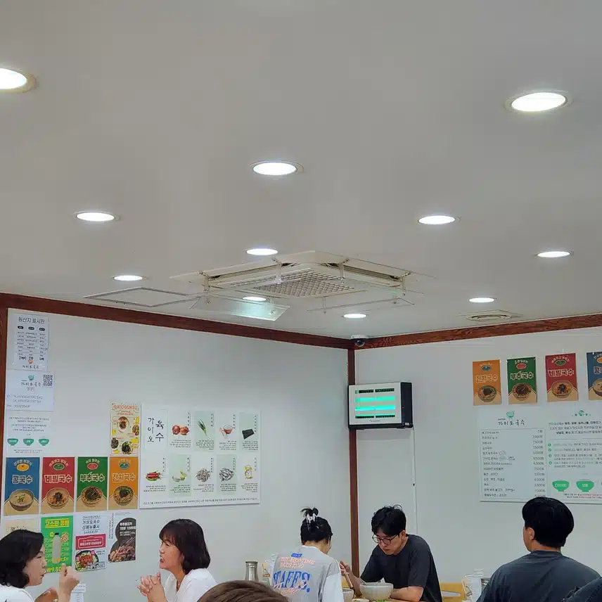 처음보는 메뉴. 부추 국수