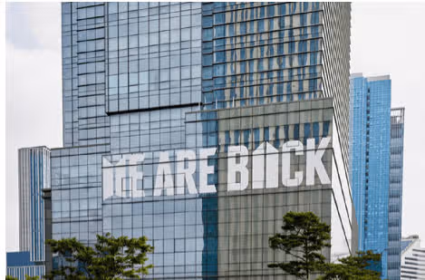 WE ARE BACK 사옥외벽에 래핑 ~ 