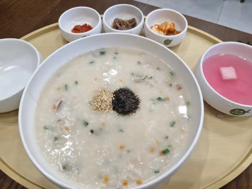 부드럽고 뜨끈한 버섯죽..