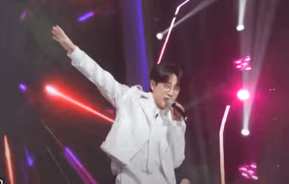 반전있는 성훈님의 멋진 무대 반하겠어요