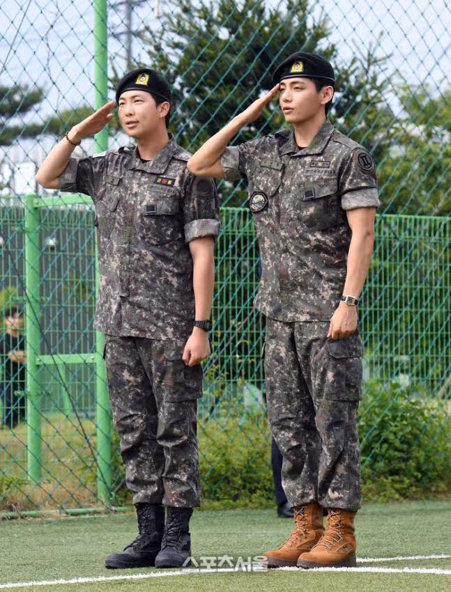 완전체 방탄소년단이 온다! RM과 뷔, 전역 생생 현장 