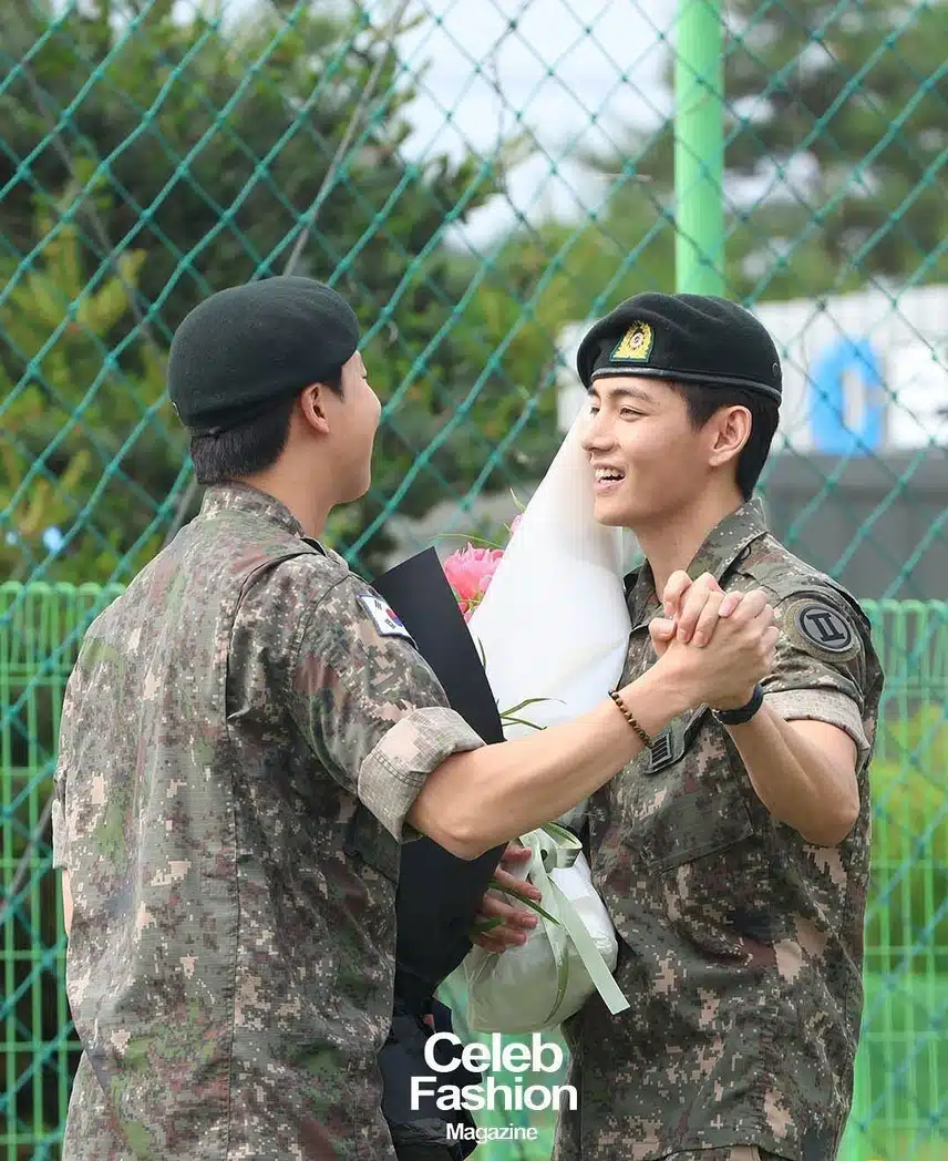 완전체 방탄소년단이 온다! RM과 뷔, 전역 생생 현장 