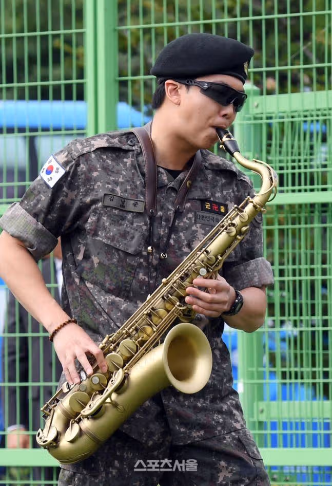 완전체 방탄소년단이 온다! RM과 뷔, 전역 생생 현장 