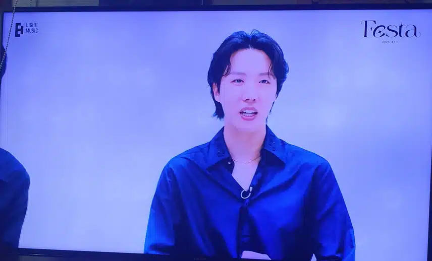 방탄소년단 진과 제이홉이 BTS 페스타 홍보를 위하여 MC 뽑는다는 소식을 처합니다