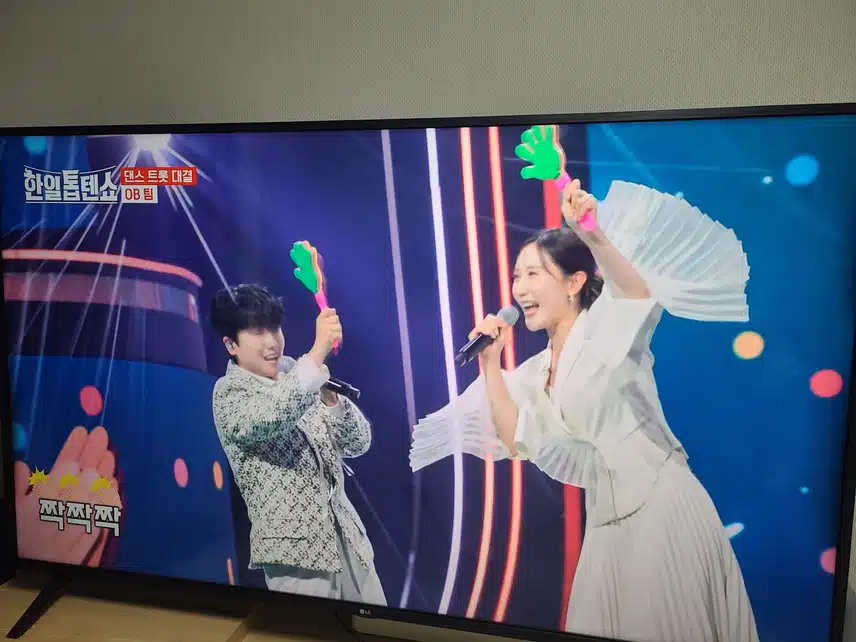 한일톱텐쇼 1주년특집 짝짝짝 무대 신나네요