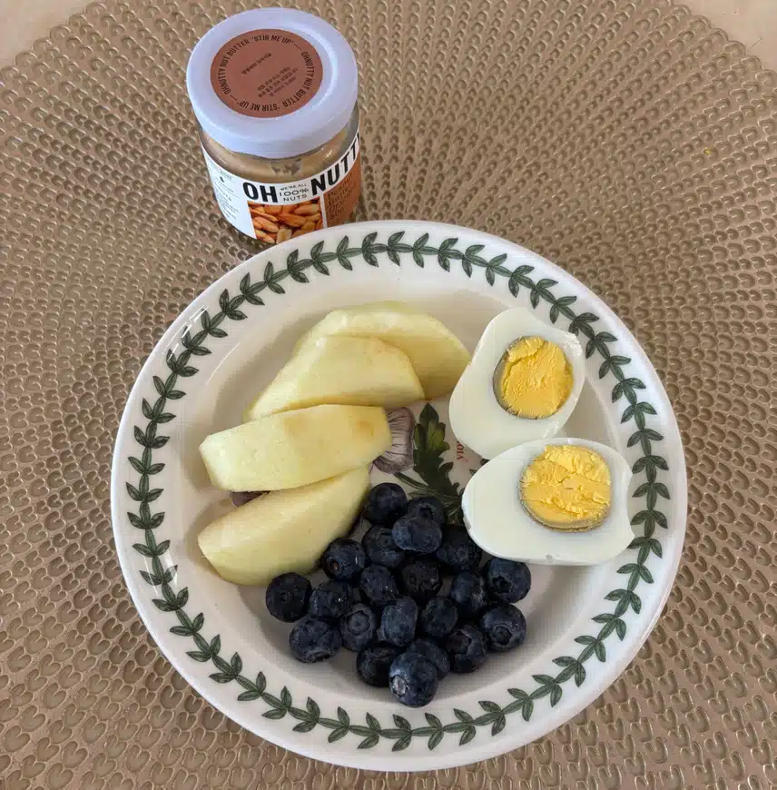 아침 식단🍎🫐🥚🥜