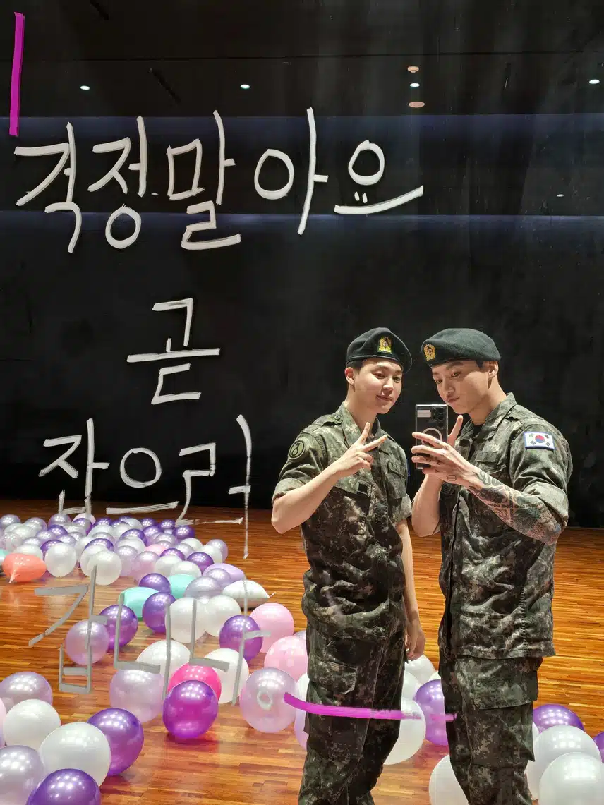 군 입대 전 약속 지킨 정국과 지민 거울 셀카
