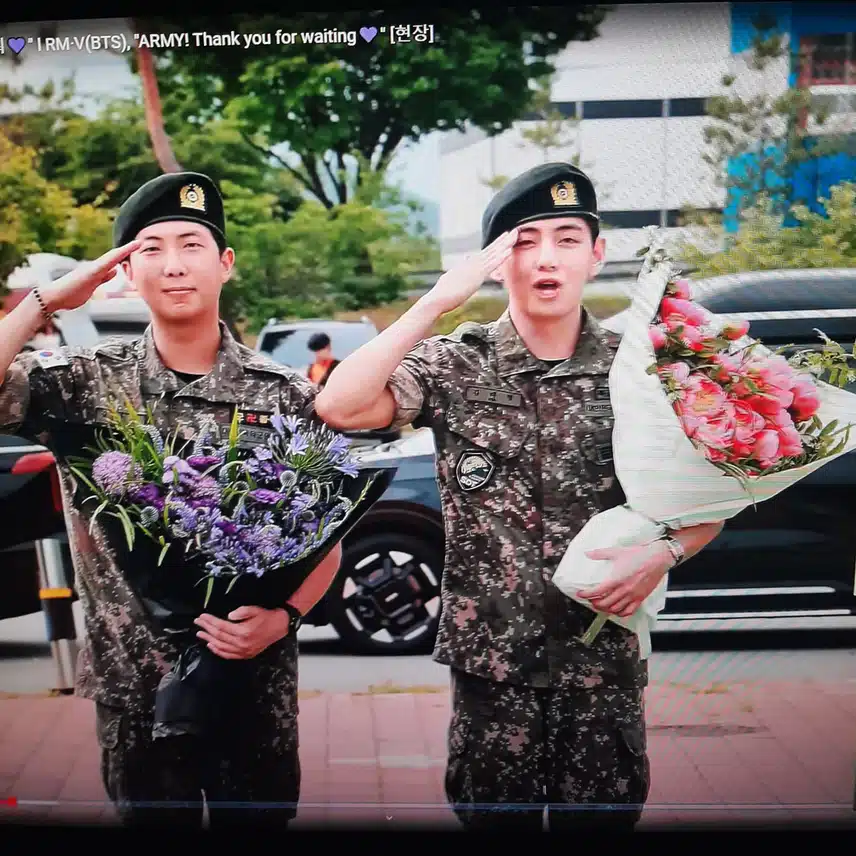 힘든 군 생활 마치고 건강한 모습으로 돌아와 