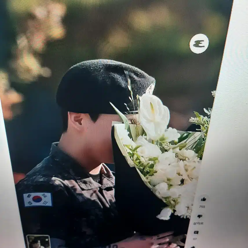 군복이 넘 잘 어울리는 정국님 추카추카