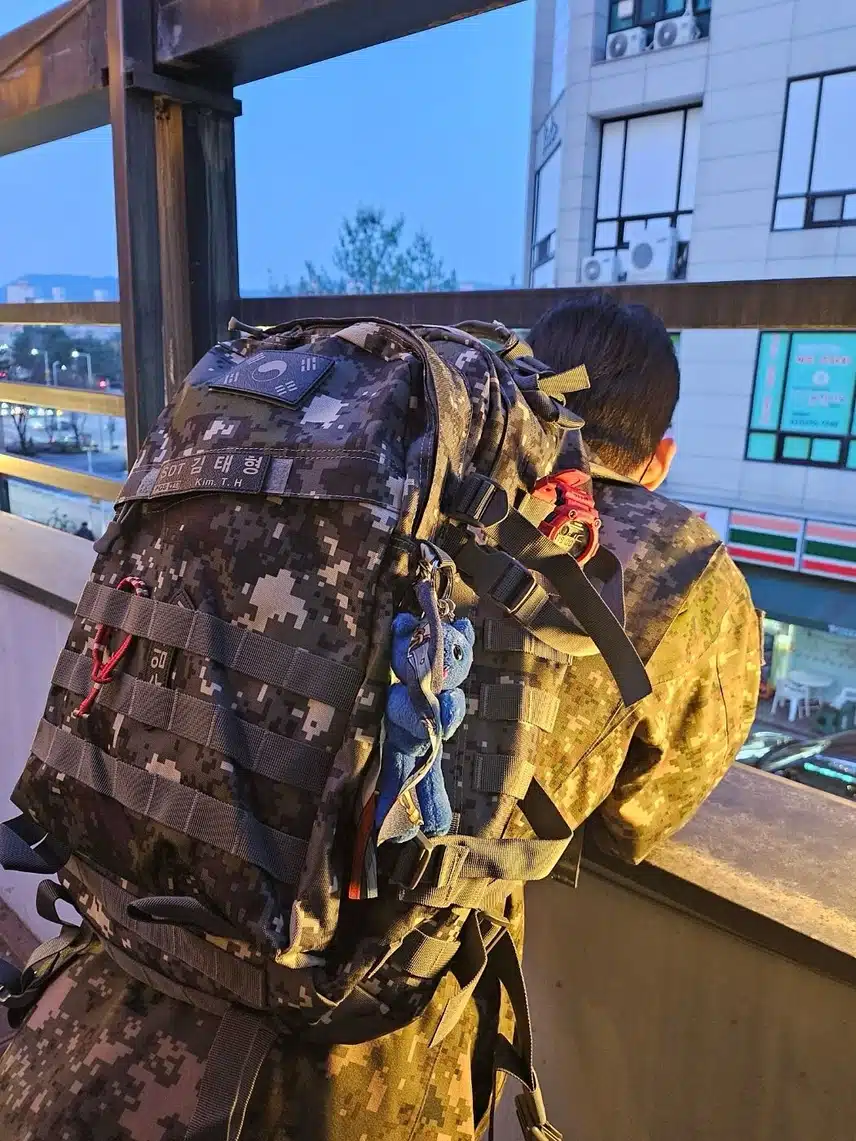 군 생활 사진 인스타 폭풍 업로드 한 뷔