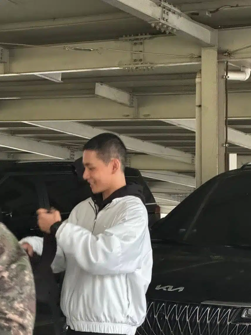 군 생활 사진 인스타 폭풍 업로드 한 뷔