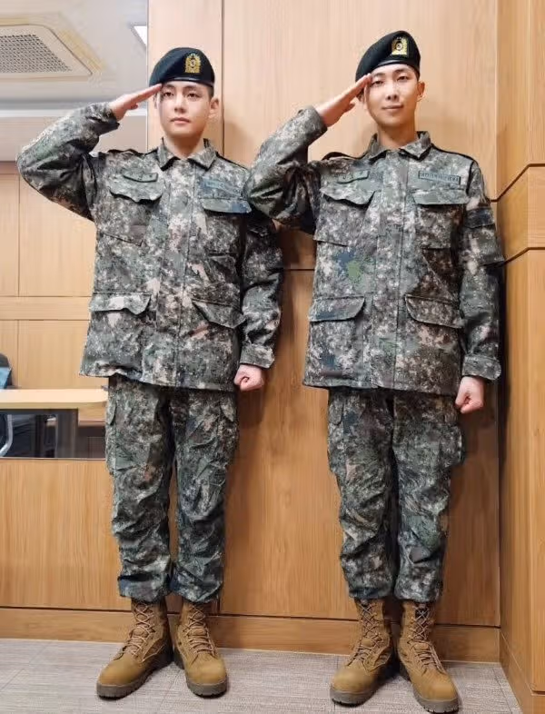 뷔, RM, 정국, 지민 전역 부대 공식 사진