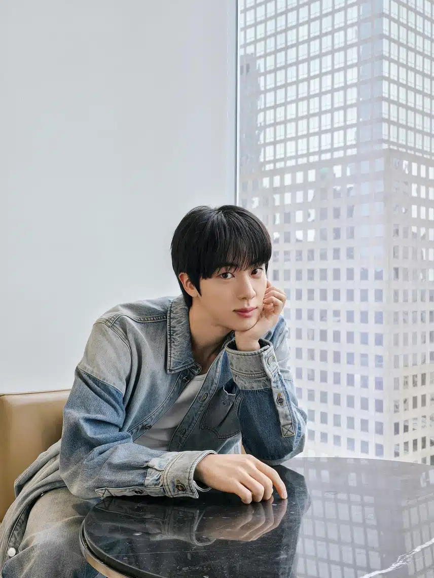 우떠인스타에 올라온 잘생김석진
