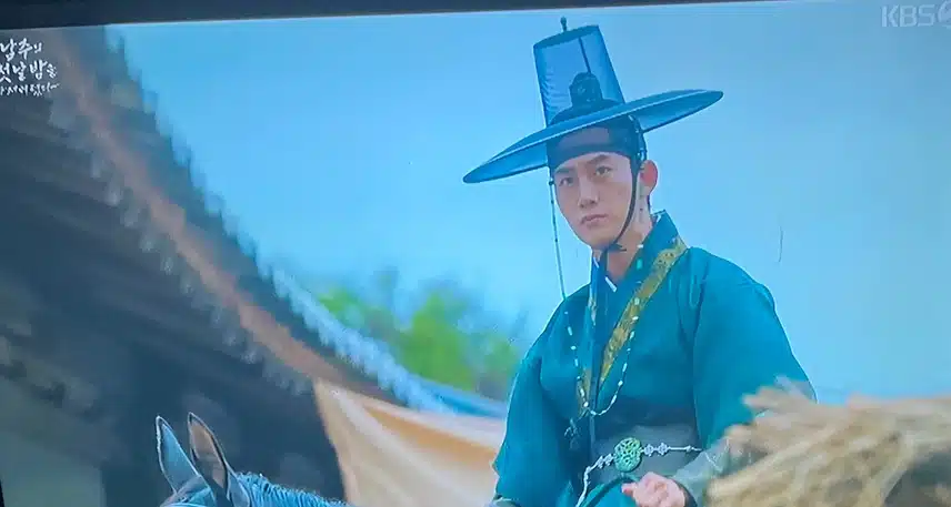 보는중인데 생각보다 재밌는것같네여