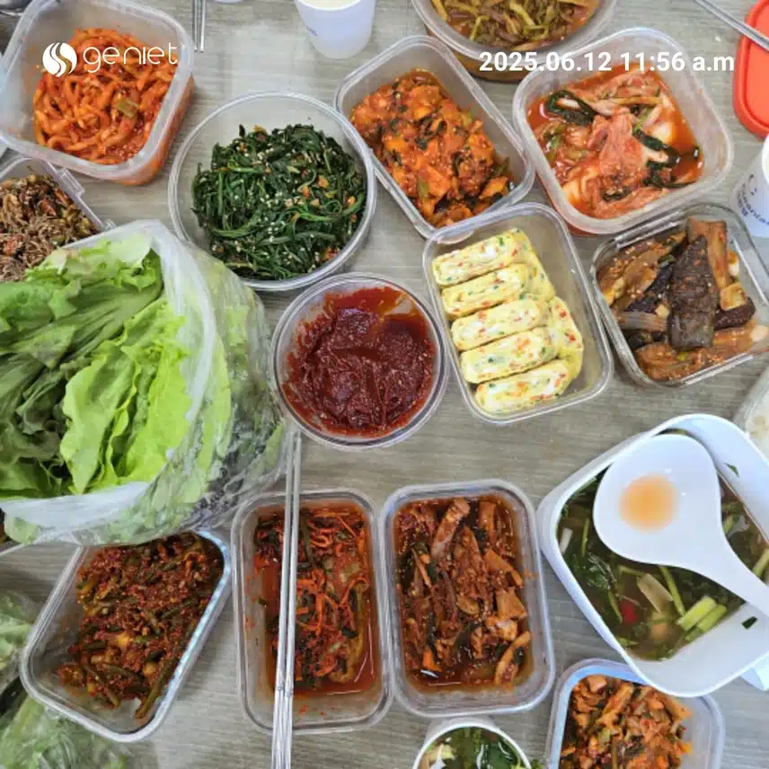 일하다 언니들하고. 먹는점심. 꿀 맛입니다