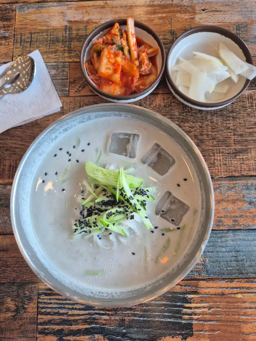 오늘 같은 날씨 서리태 콩국수