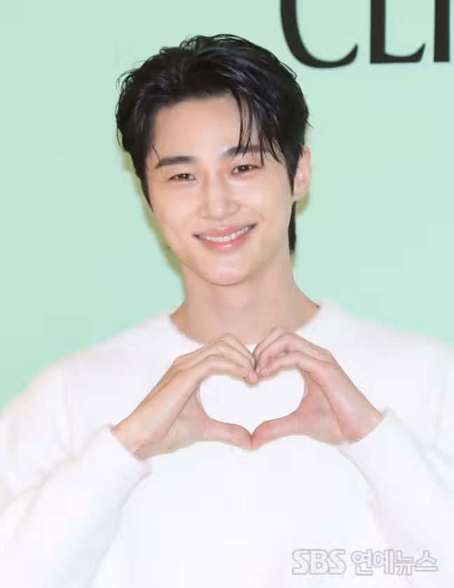 변우석님 꿈꾸고 20억 당첨이라니요 완전 행운의 우석님이네요