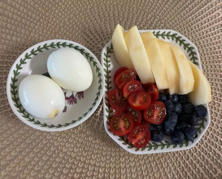 아침 식단🍎🫐🥚🍅