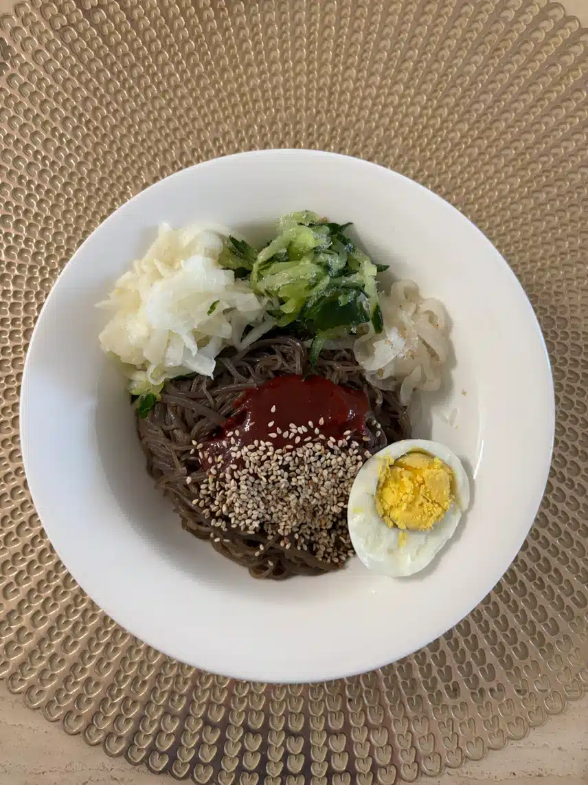 저녁은 매운 동아냉면