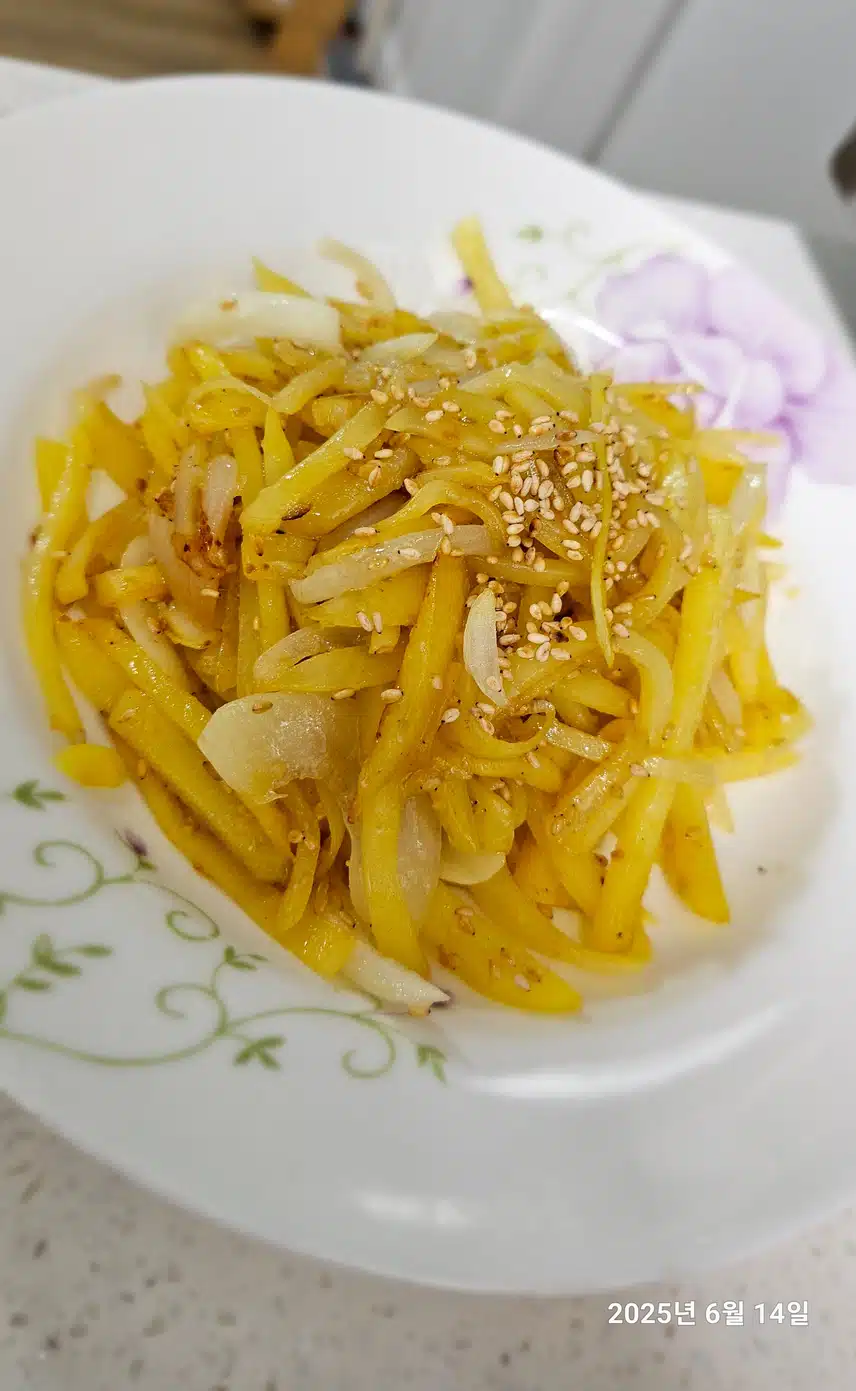 아침밥상-감자볶음