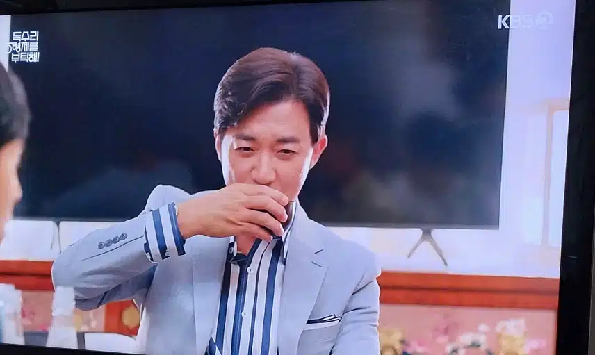  광숙이 한테 테스트 성공했다고 말하며 쓰러지는 한회장