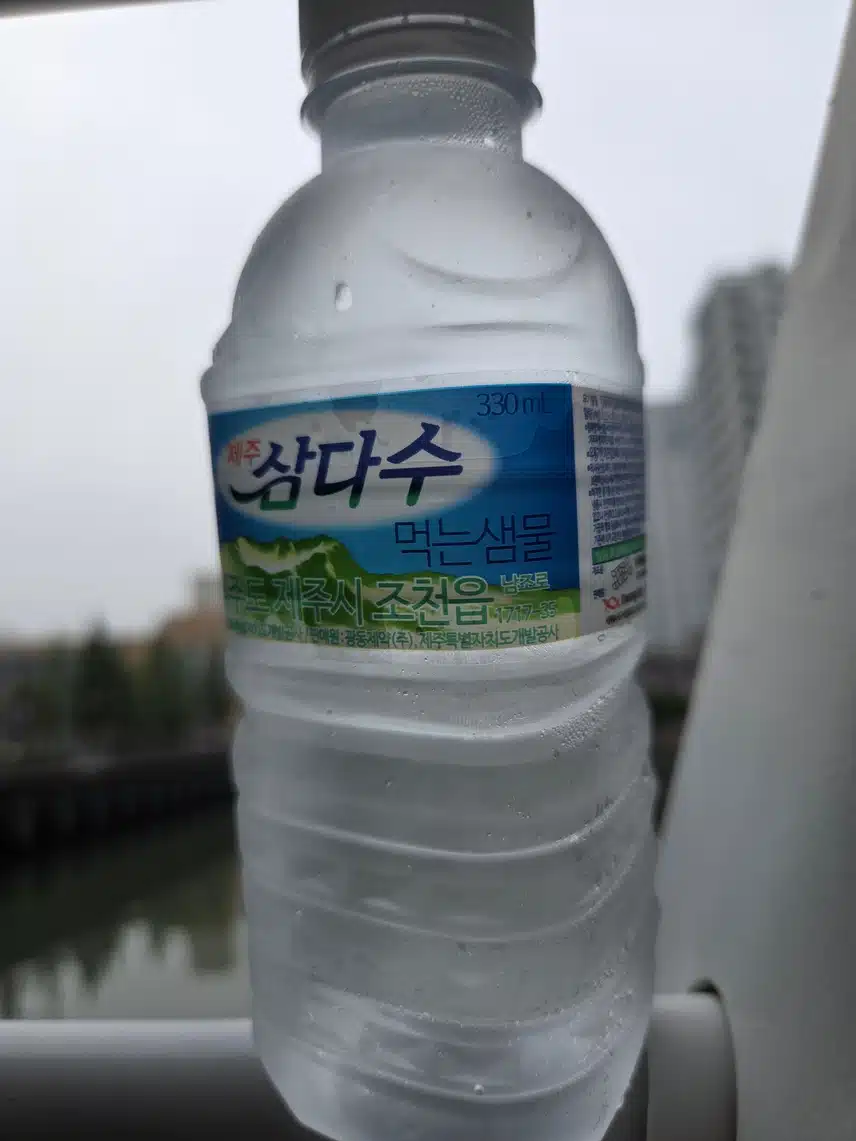 운동 후 차가운 삼다수 벌컥벌컥 