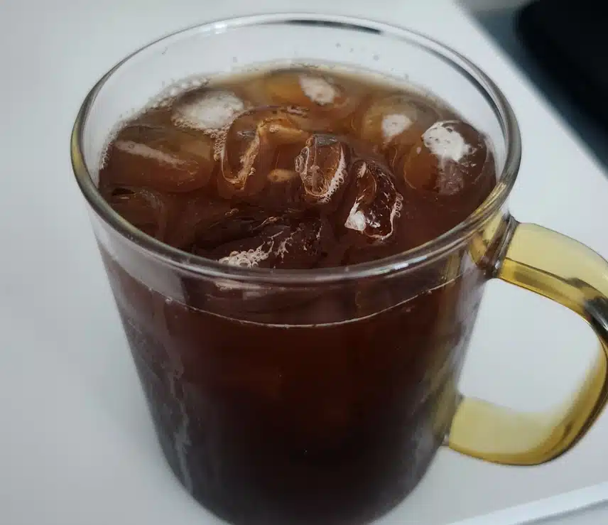 얼음 가득 시원한 커피 한 잔~🧋