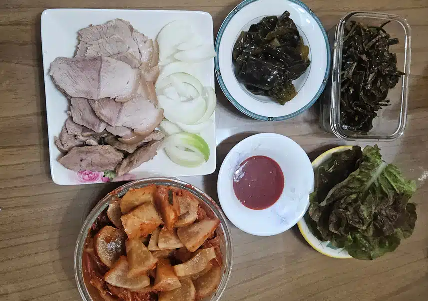 곰피 수육 쌈 한 접시로 🪸🐖