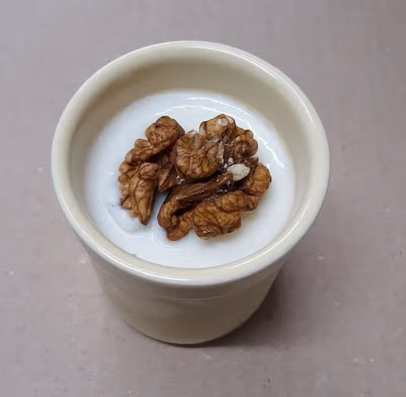요거트에 호두