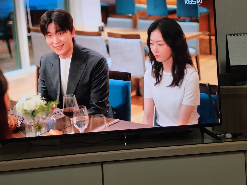 동석과 광숙이 가족들에게 인정받고 기뻐한다