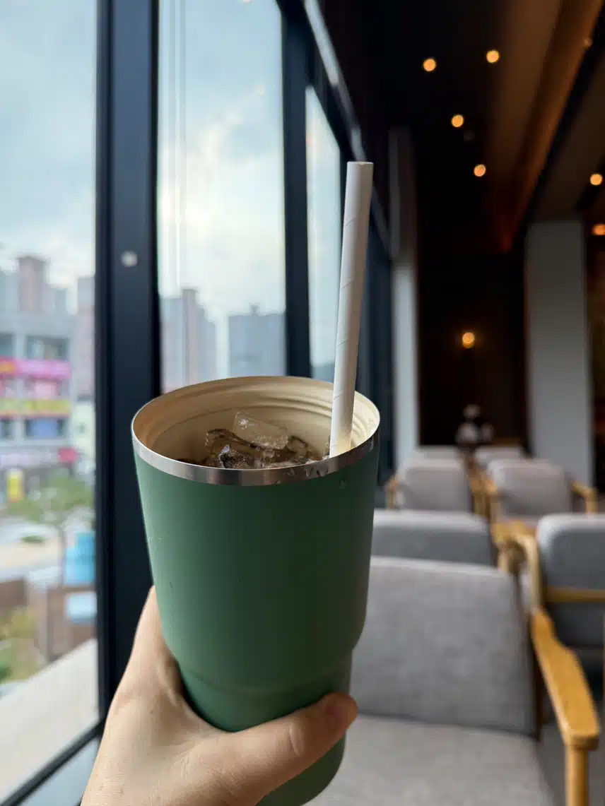 비가 그쳤나봐요 🥃 아이스커피