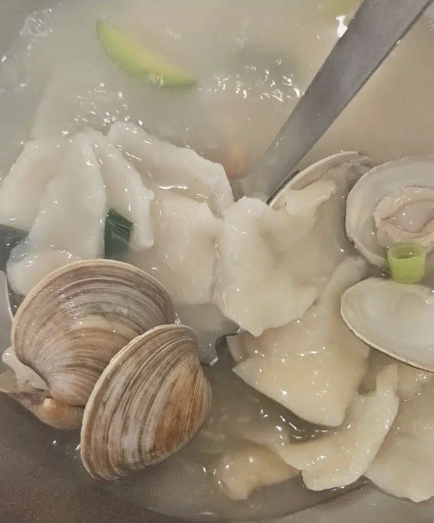 생합 수제비 한 그릇으로 🐚