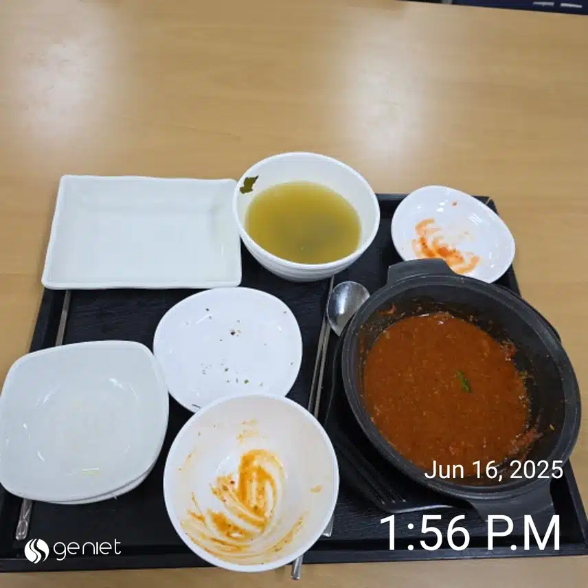 점심은 직원식당에서 매콤제육볶음 