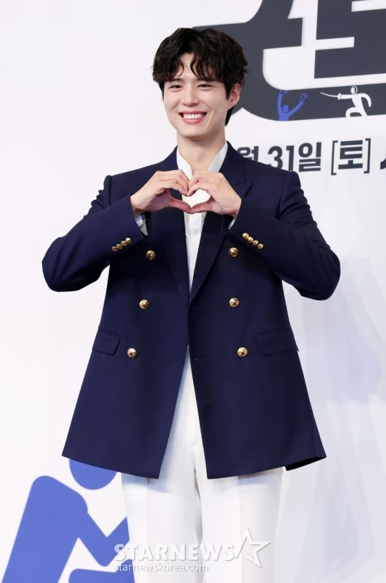보검님 얼굴에서 빛이 나는 굿보이