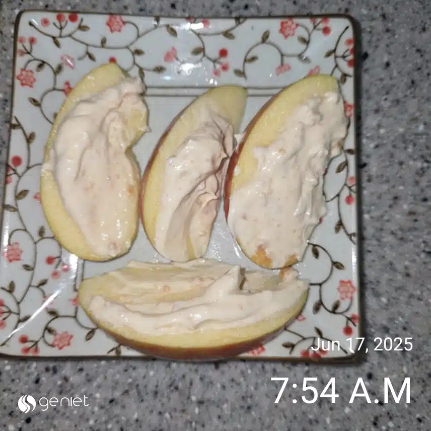 아침 기본식단(땅콩사과와 닭가슴살 야채과일 샐러드)