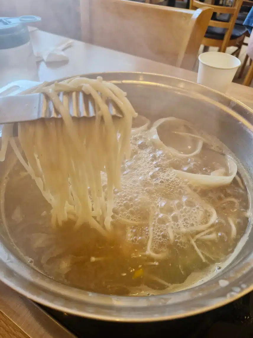 더워도 뜨끈한 만두전골로...