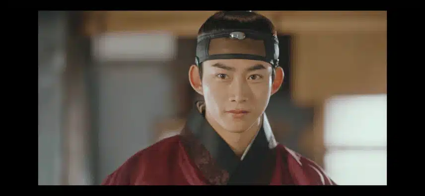 망건에 장식있는거 처음봐요 되게 낯설어요 ㅋㅋ