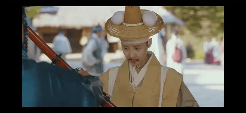 망건에 장식있는거 처음봐요 되게 낯설어요 ㅋㅋ