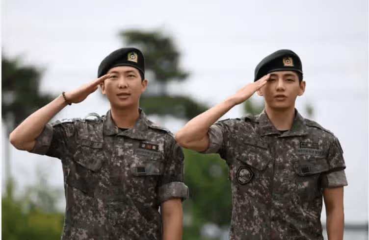전역 소식이 있네요 이로써 완전체 얼른 볼 수 있겠어요