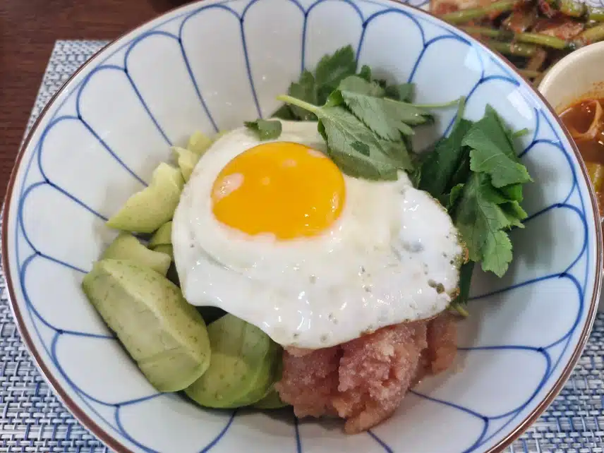 아점으로 명란아보카도 덮밥..