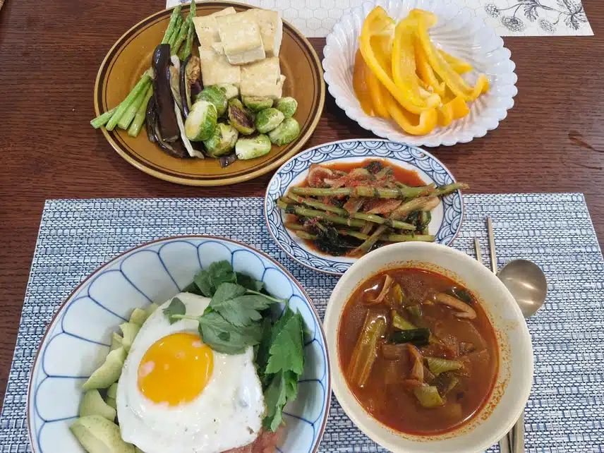 아점으로 명란아보카도 덮밥..